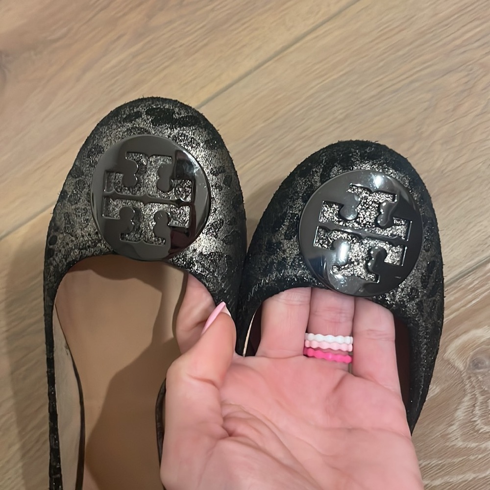Tory Burch Black Flats with Gray Logo - Picture 10 of 15